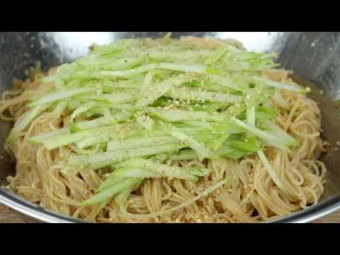 코를 탁 치는 간장 비빔국수