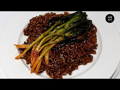 배추 겉절이와 열무 비빔국수, 파김치 짜파게티
