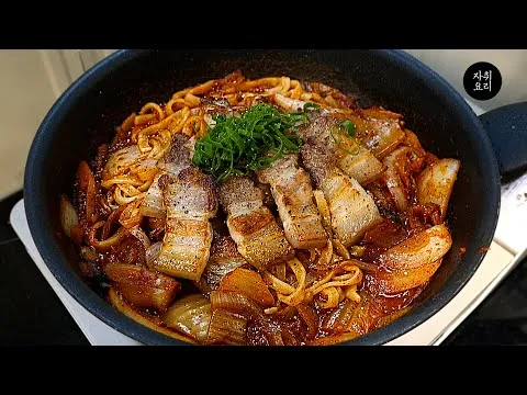 김치삼겹 비빔칼국수