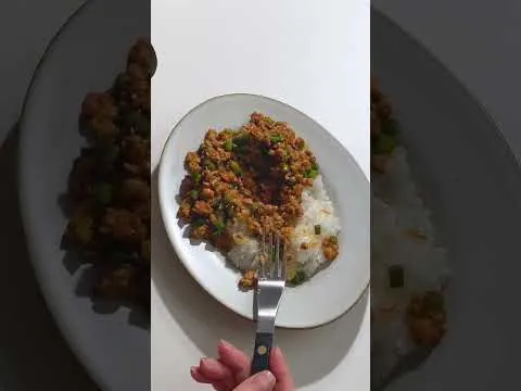마늘쫑 돼지고기 덮밥
