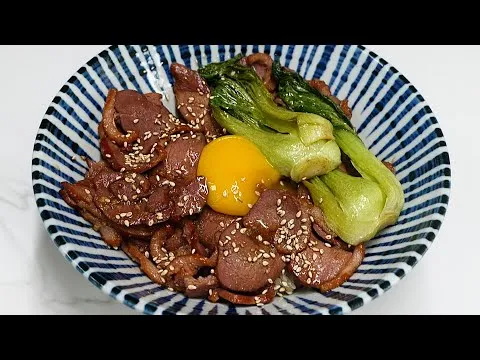 훈제오리 배추찜과 오향덮밥