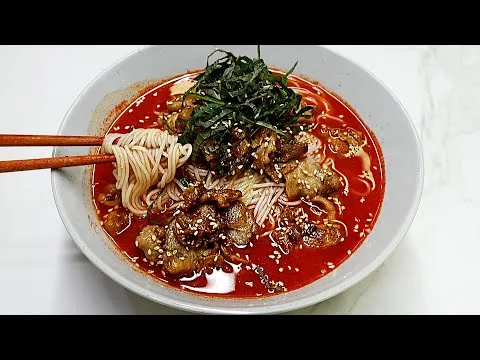 바싹 대패 비빔국수