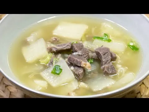 깔끔하고 깊은 맛 소고기무국